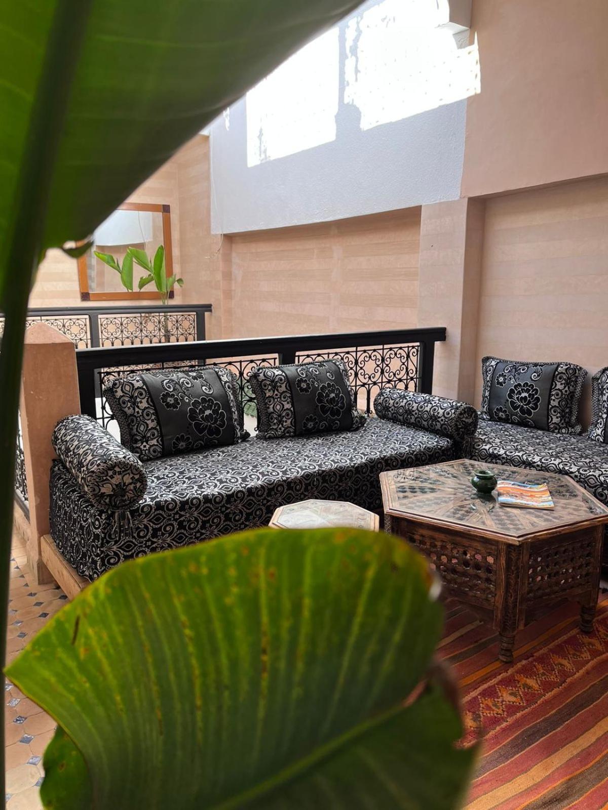 Riad Black Doors Marrakesh Buitenkant foto